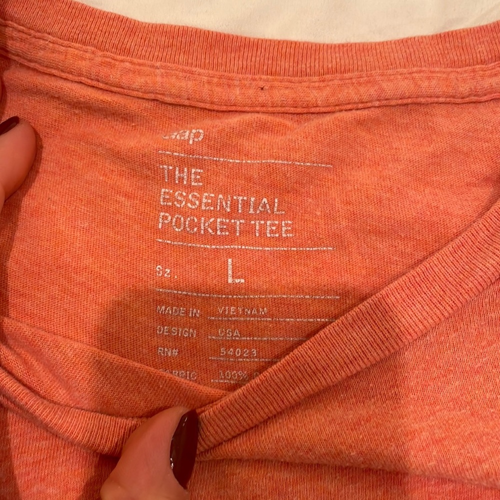 Gap pocket tee - Picture 2 of 4